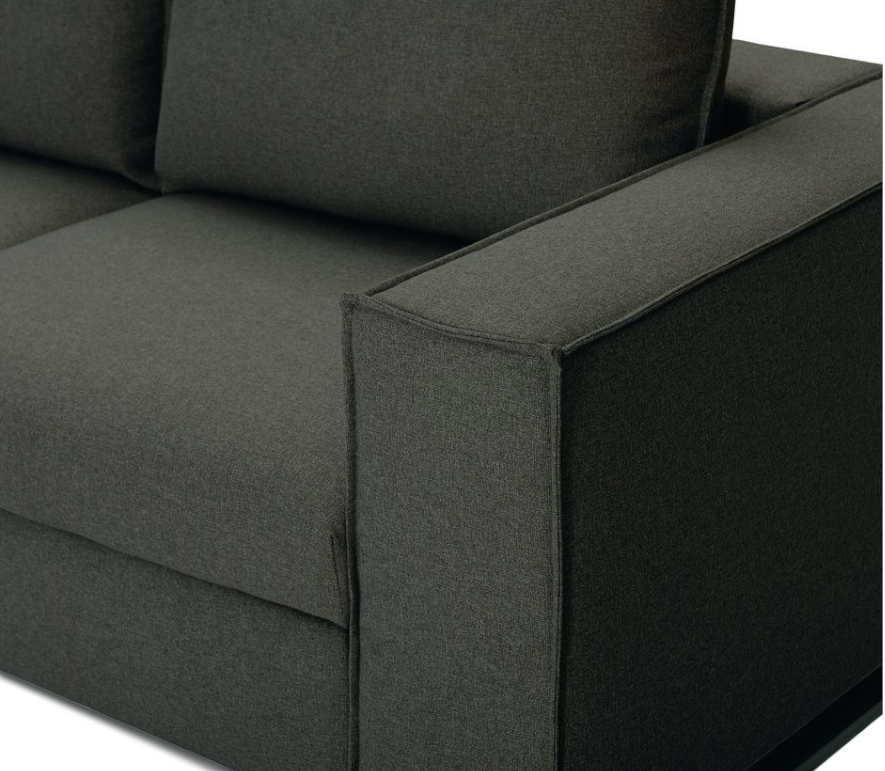 Απεικονίζει μαξιλάρια του γωνιακού καναπέ Denver Interium σε γκρι σκούρο.